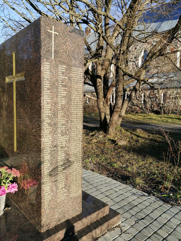 Памятник финским солдатам по проекту архитектора Кауко Кокко
