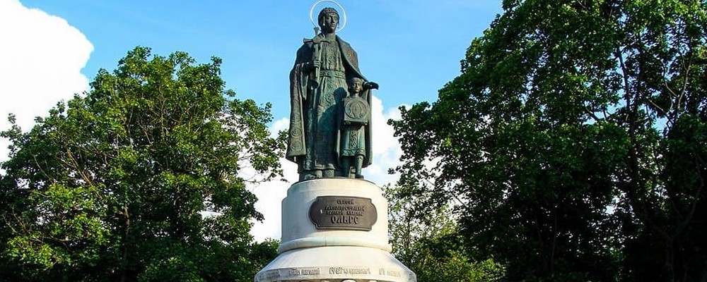 Памятник княгине Ольге, Псков