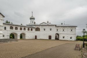 Корпус монашеских келий с братской трапезной, 1645 г. Спасо-Прилуцкий монастырь