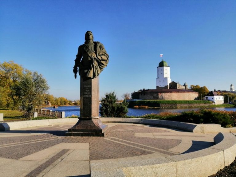Памятник графу Ф.М. Апраксину
